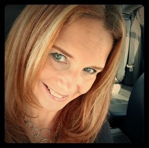 Meet your Posher, Denise